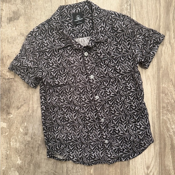 Volcom Kids Black and White Leaf Print Button Down Shirt - Picture 1 of 1